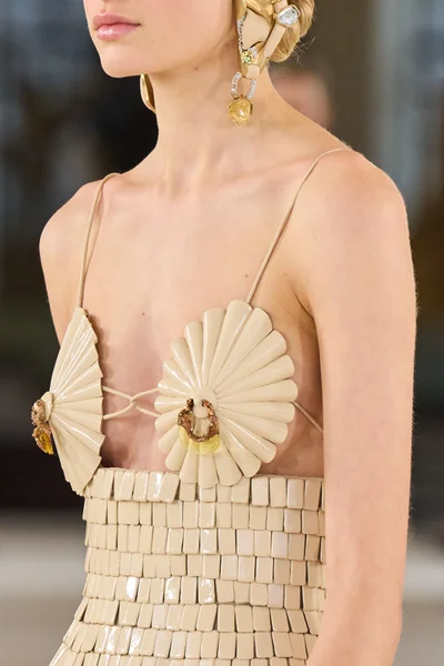 Look 15